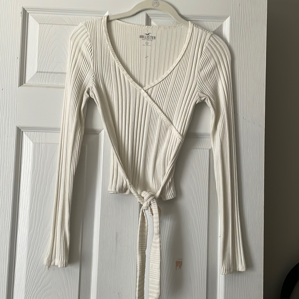 Small Hollister top w/ bow